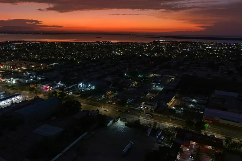 Colonias a oscuras en la ciudad de La Paz
