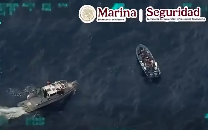 Embarcación de la Semar intercepta una panga con cocaína en aguas del Pacífico frente a Oaxaca